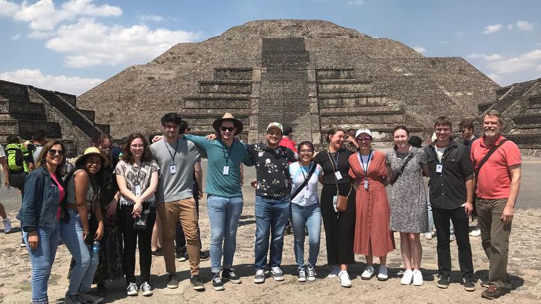 宾州州立银行 students traveled to Mexico City during Spring Break