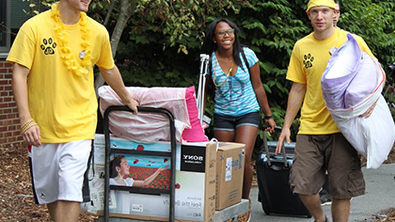 student moving in to campus